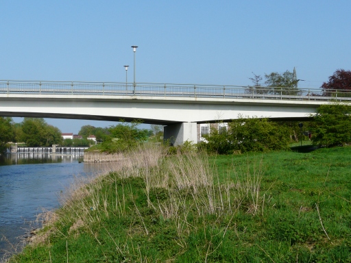 Ruhrbrücke der L 679 zwischen Menden-Schwitten (links) und Fröndenberg