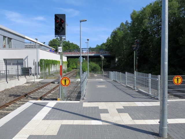 neuer Bahnsteigübergang am Bahnhof Menden